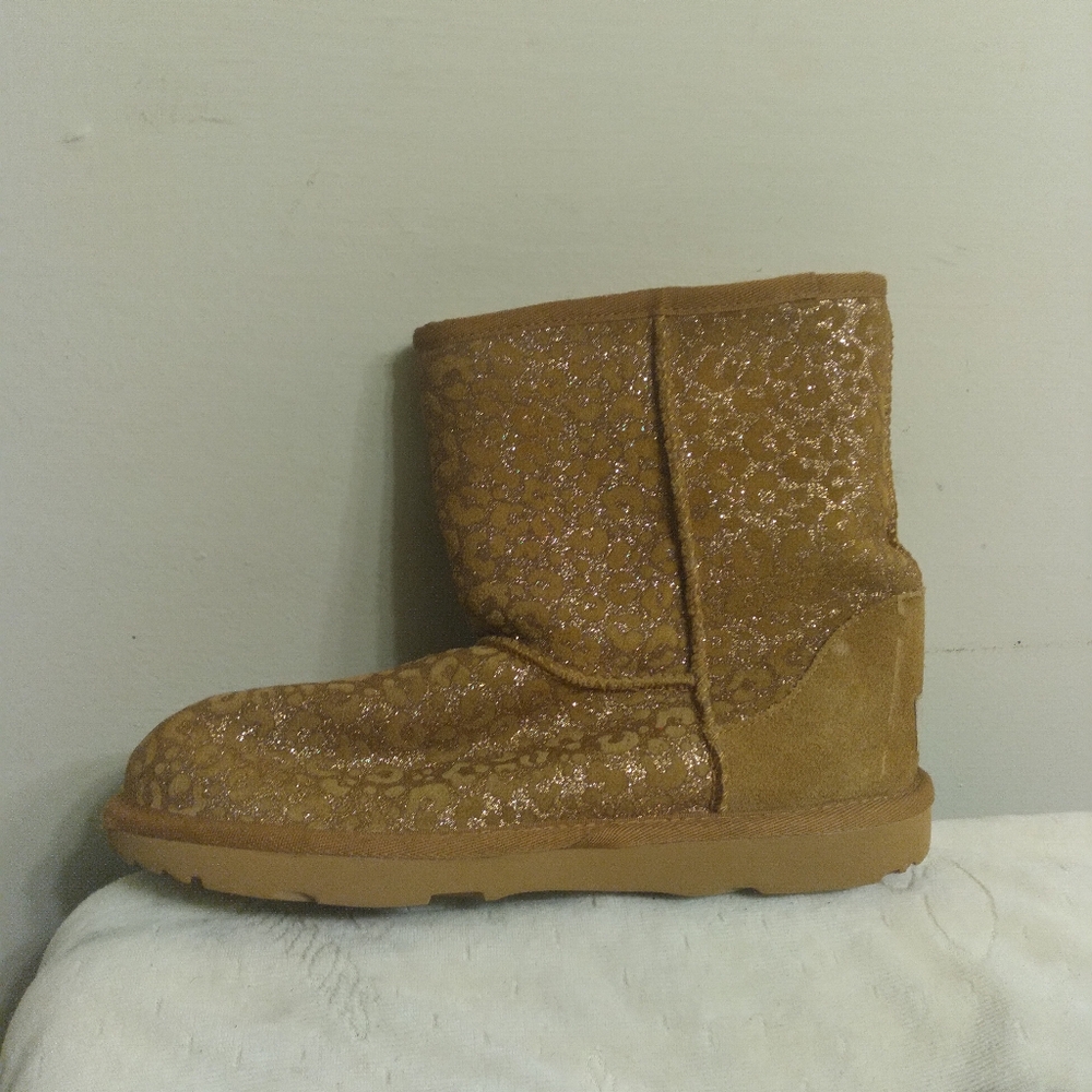 GIRLS Sparkly Gold UGG Boots Glitter 1112388K Size 6 US, 38 EU 8.5 Inches Inside